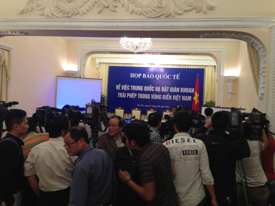 Việt Nam quyết chặn giàn khoan HD – 981 ở Hoàng Sa Việt Nam quyết chặn giàn khoan HD – 981 ở Hoàng Sa