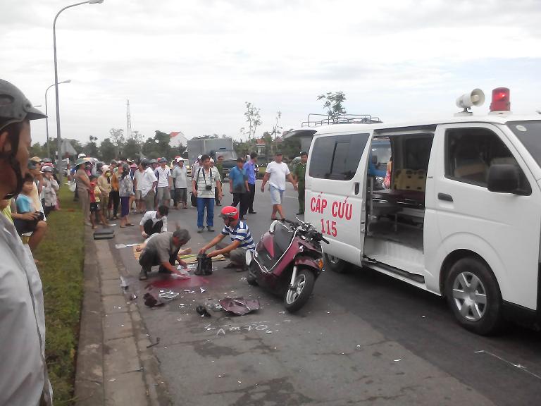 Huế: Lao vào gầm xe tải, nam thanh niên tử vong Huế: Lao vào gầm xe tải, nam thanh niên tử vong