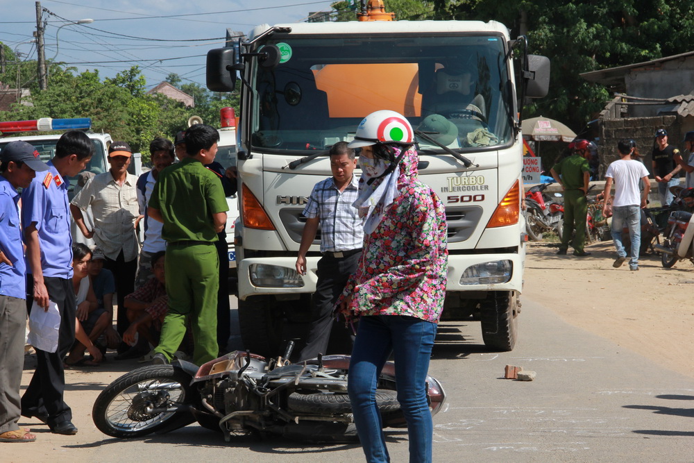 Huế: Va chạm với xe ô tô, một người tử vong Huế: Va chạm với xe ô tô, một người tử vong