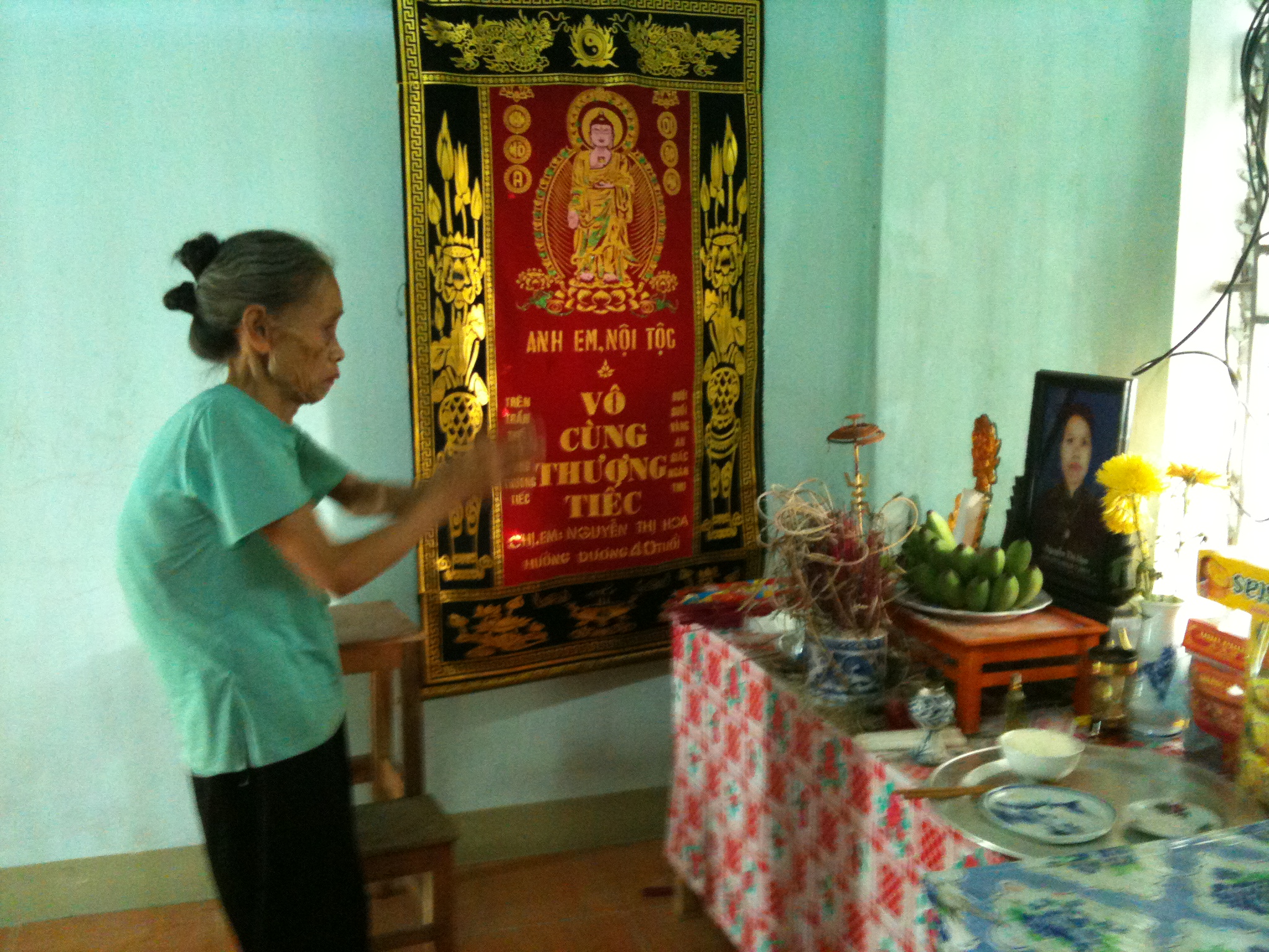 Đắng lòng nhìn cháu bé mồ côi chờ chết vì 