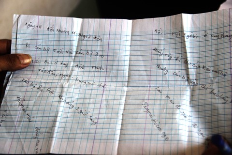 Mẹ tố công an đánh con trai bại liệt hai chân