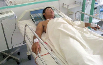 Cứu sống kỹ sư bị xe xúc 14 tấn húc vỡ lách