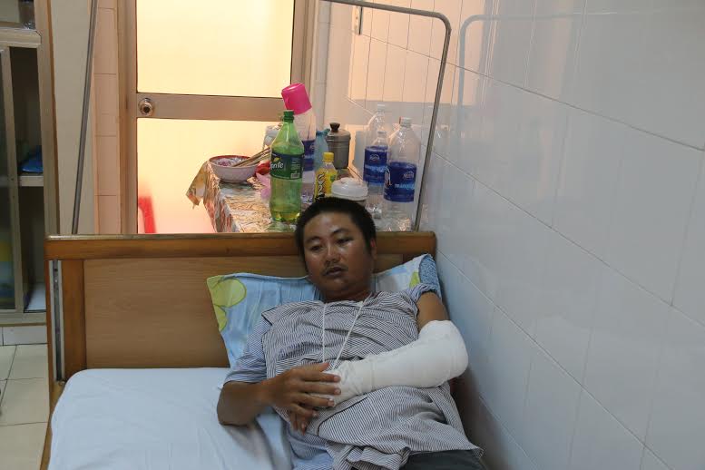 Cán bộ giám sát công trường bị côn đồ hành hung dã man