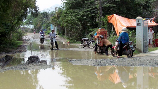 Đường nát, dân khổ vì xe quá tải