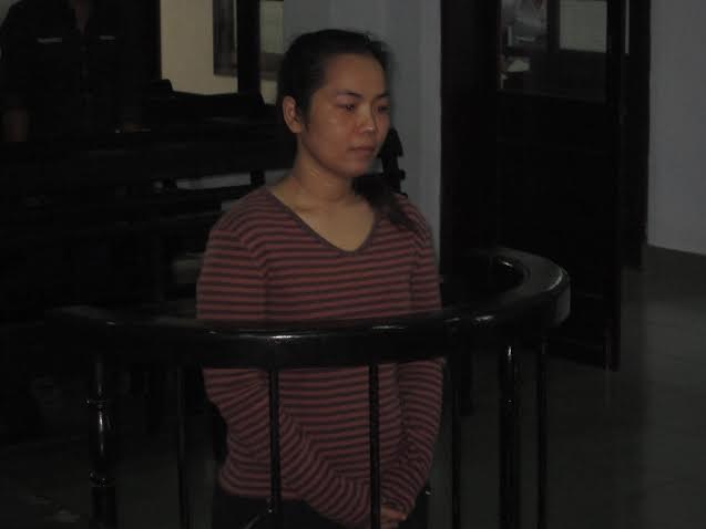 Đi tù vì mở tiệm cắt tóc không... tông đơ