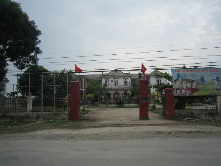 Đình chỉ chủ tịch xã mượn bằng tốt nghiệp cấp 3 của... anh vợ