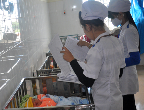 Bệnh viện chập điện, sơ tán nhiều trẻ sơ sinh trong đêm