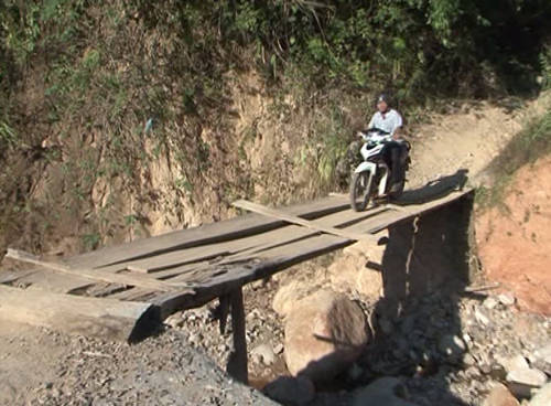 Clip: Người dân bị cô lập do sạt lở đất ở Kỳ Sơn (Nghệ An) Clip: Người dân bị cô lập do sạt lở đất ở Kỳ Sơn (Nghệ An)