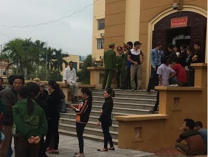 Vụ Cướp gỗ huê ở Quảng Bình: Tiếp tục hoãn xử!