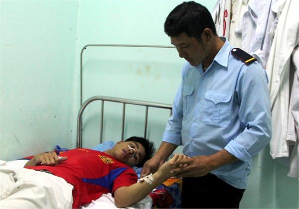 Cả chục người nhà bệnh nhân đuổi đánh y, bác sĩ