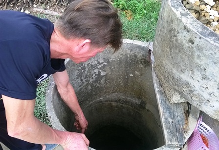 Bé trai 9 tuổi bị giết trước khi ném xuống giếng phi tang