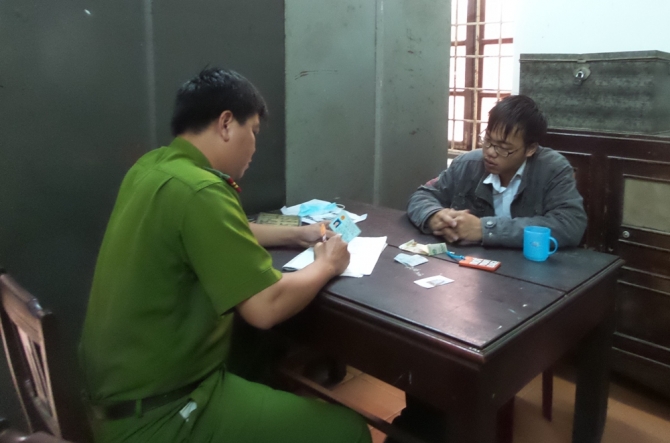 Khởi tố kẻ đâm “vùng kín” nhiều phụ nữ