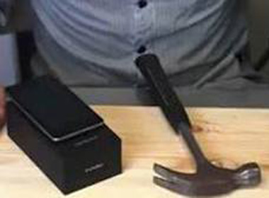 Em trai nhẫn tâm dùng búa đinh đập chị gái...suýt chết Em trai nhẫn tâm dùng búa đinh đập chị gái...suýt chết