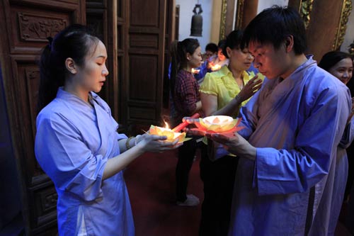 Xúc động lễ cầu siêu cho trẻ tử vong vì dịch sởi Xúc động lễ cầu siêu cho trẻ tử vong vì dịch sởi