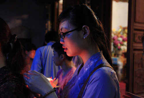 Xúc động lễ cầu siêu cho trẻ tử vong vì dịch sởi Xúc động lễ cầu siêu cho trẻ tử vong vì dịch sởi