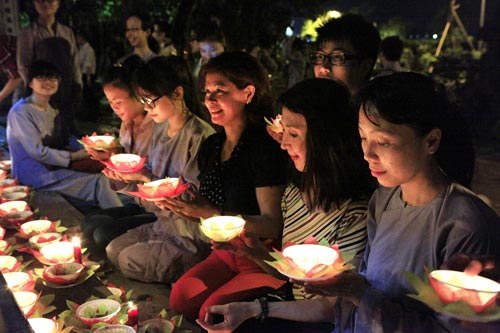 Xúc động lễ cầu siêu cho trẻ tử vong vì dịch sởi Xúc động lễ cầu siêu cho trẻ tử vong vì dịch sởi