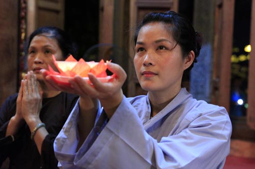 Xúc động lễ cầu siêu cho trẻ tử vong vì dịch sởi Xúc động lễ cầu siêu cho trẻ tử vong vì dịch sởi