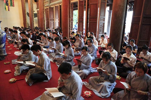 Xúc động lễ cầu siêu cho trẻ tử vong vì dịch sởi Xúc động lễ cầu siêu cho trẻ tử vong vì dịch sởi