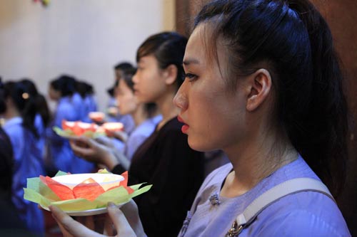 Xúc động lễ cầu siêu cho trẻ tử vong vì dịch sởi Xúc động lễ cầu siêu cho trẻ tử vong vì dịch sởi