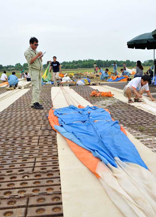 Chùm ảnh: Sự nguy hiểm của lính nhảy dù Chùm ảnh: Sự nguy hiểm của lính nhảy dù