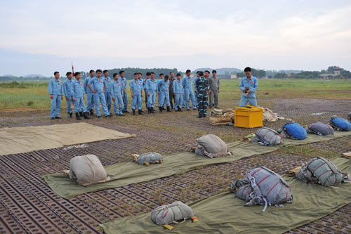 Chùm ảnh: Sự nguy hiểm của lính nhảy dù Chùm ảnh: Sự nguy hiểm của lính nhảy dù