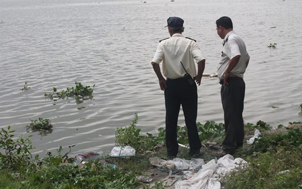 Hốt hoảng phát hiện xác chết nổi lềnh bềnh trên sông