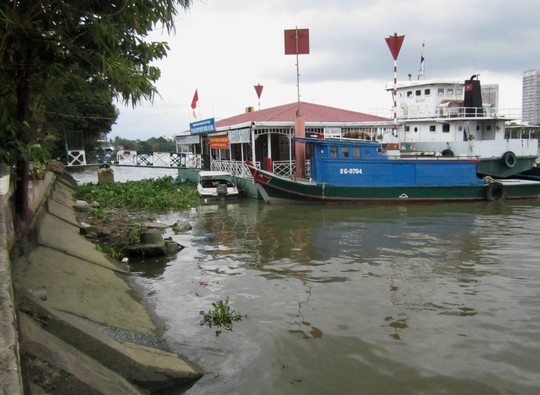 Bí ẩn xác chết trôi sông, trong người có tiền và vàng