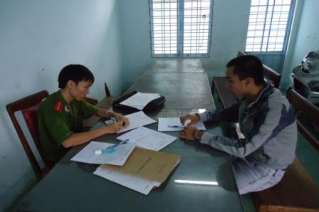 Kon Tum: Bắt đối tượng huy động côn đồ vây đánh CSGT Kon Tum: Bắt đối tượng huy động côn đồ vây đánh CSGT