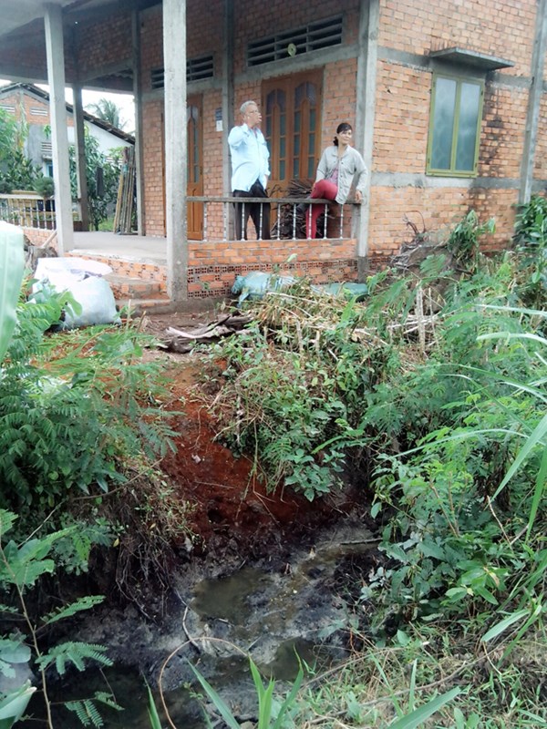 Xóm làng hoang mang vì “ma nhớt” tái xuất