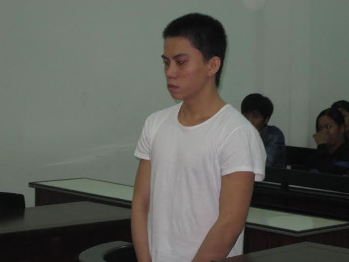 Hiếp dâm bạn gái trước mộ con để ép...nối lại tình cảm