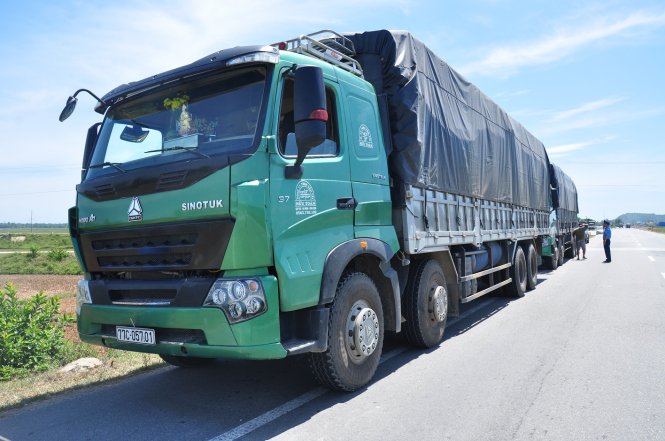 Vượt trạm cân, hai xe quá tải lao thẳng vào cảnh sát Vượt trạm cân, hai xe quá tải lao thẳng vào cảnh sát