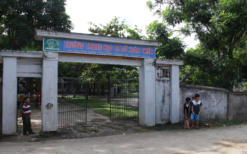 Học sinh hoang mang vì bị đâm bằng vật nhọn nghi có HIV Học sinh hoang mang vì bị đâm bằng vật nhọn nghi có HIV