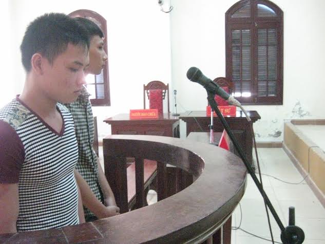 Thiếu tiền tiêu xài, trai làng rủ nhau lấy trộm xe máy