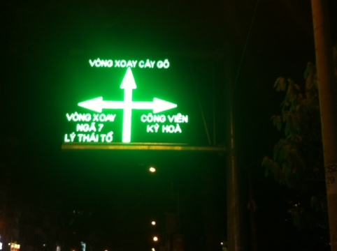 Bất chấp quy định, nhà hàng, quán nhậu vẫn lấn chiếm công viên