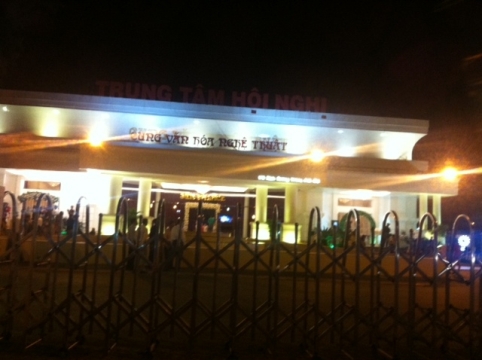 Bất chấp quy định, nhà hàng, quán nhậu vẫn lấn chiếm công viên