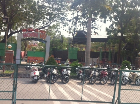 Bất chấp quy định, nhà hàng, quán nhậu vẫn lấn chiếm công viên