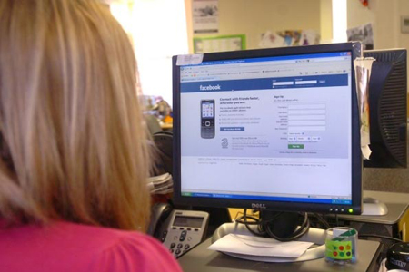 Nguy cơ rối loạn ăn uống vì “tự sướng” trên facebook