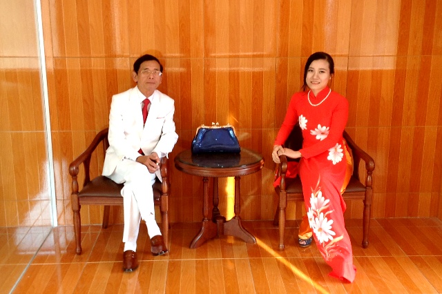 Đại gia Lê Ân phản pháo dân mạng chuyện cưới vợ trẻ về để... ngó!