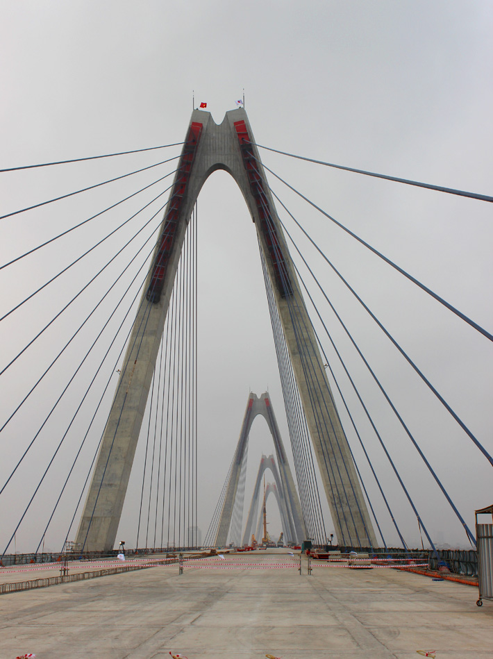 Hợp Long cây cầu bắc qua sông Hồng dài nhất Hà Nội