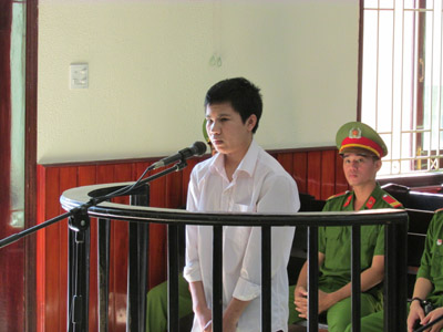 Ê chề phiên xử vụ án hiếp dâm, cướp tài sản của... gái bán hoa