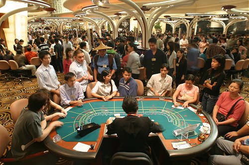 Mở cửa cho người Việt vào casino: Cần những 