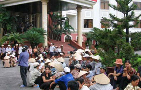 Công khai xử lý người đứng đầu địa phương 