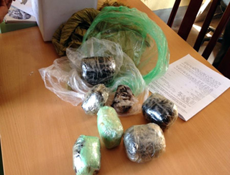 Công an Nậm Pồ: Truy bắt đối tượng vận chuyển hơn 2kg thuốc phiện