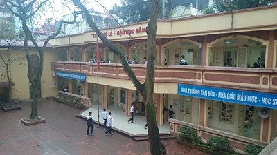 Một cô giáo ở HN bắt học trò lên bục giảng... tát nhau