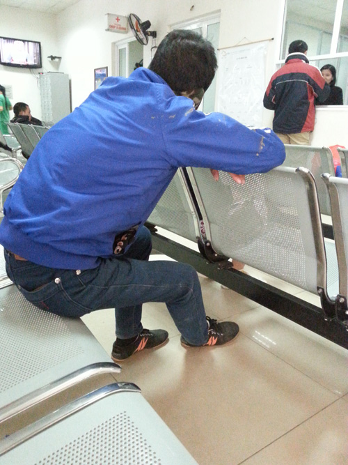 Nam sinh khốn khổ vì lạm dụng sex toy