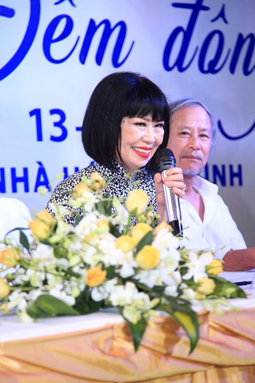 Nhạc sĩ Nguyễn Ánh 9 đệm đàn cho danh ca Bạch Yến