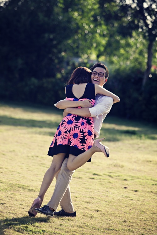 Minh Hằng chạy ba gác, bó ngực giả trai yêu Lương Mạnh Hải