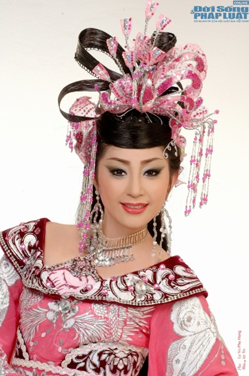 Hoài Linh và nhiều nghệ sĩ cải lương, kịch được tôn vinh Hoài Linh và nhiều nghệ sĩ cải lương, kịch được tôn vinh