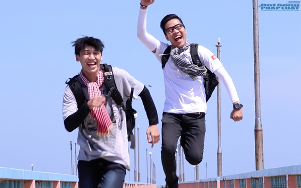 Hoàng Rapper và Tronie Ngô đạp xe 70km về miền Tây Hoàng Rapper và Tronie Ngô đạp xe 70km về miền Tây