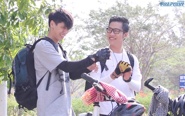 Hoàng Rapper và Tronie Ngô đạp xe 70km về miền Tây Hoàng Rapper và Tronie Ngô đạp xe 70km về miền Tây